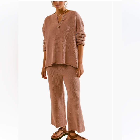 Song Dynasty Modern Hanfu Set with Winged Sleeve Top and Wide Leg Pants - Wrapped Leaves 裹叶 (Preorder)